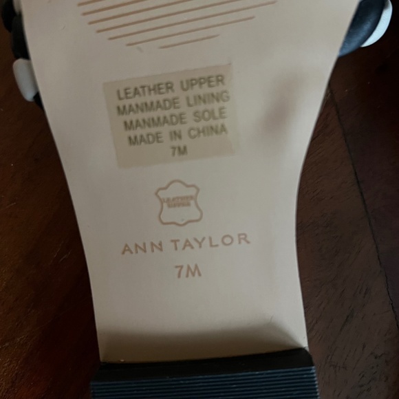 Ann Taylor - Woven Puffy Leather Black & White Slide Sandals NEW in box - size 7 - Picture 7 of 8